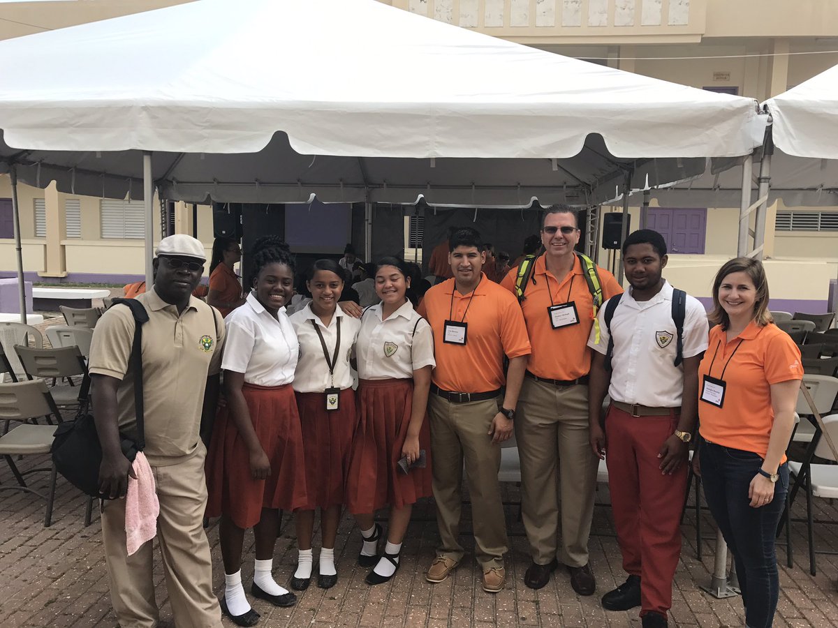 jenmantini's tweet image. Helping Hands team in #projectbelize ready to present and help the youth of Belize - so proud of these students!! @PwC_LLP