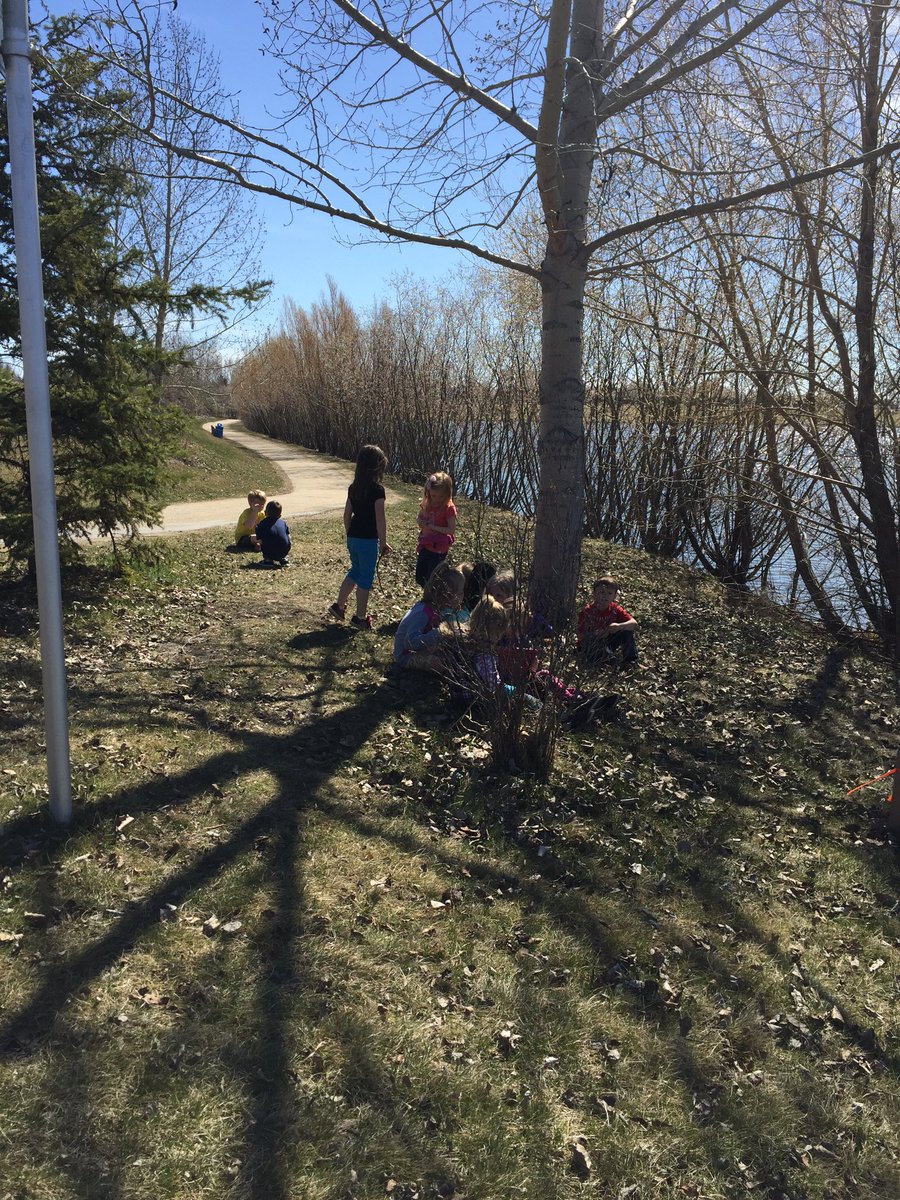 eberts_k's tweet photo. Finding shade to rest... hot from the spring walk. #springchanges @EJSMSchool https://t.co/Nx3kWdmCIt