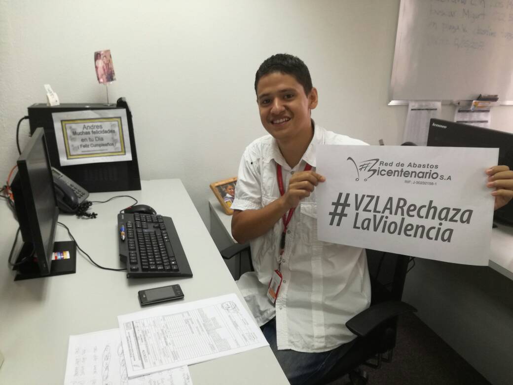 RABSA_OFICIAL's tweet photo. #VZLARechazaLaViolencia de la oposición, no marchan pacíficamente, sólo quieren saqueos, muertes, destrucción. ¡SON TERRORISTA! https://t.co/tidFd0dSkJ