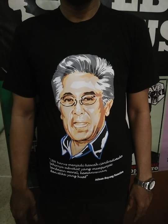 kaos bisa didapat di LBH Yogya dg memberi donasi Rp 100.000,- u/ ikut bantu advokasi terhadap kaum miskin marginal
cp: 089671569967 (sms/wa)