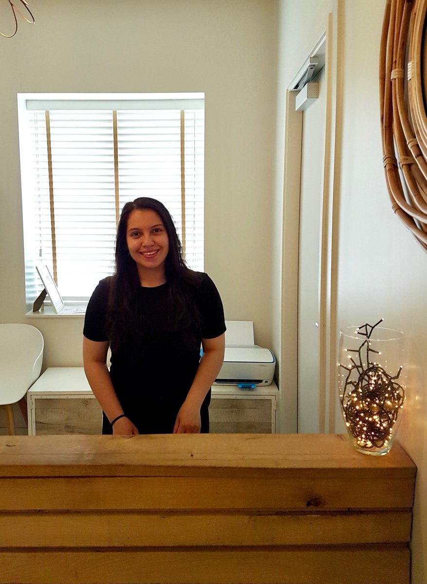 CasaJuliaDelft's tweet photo. Even voorstellen: Ozlem onze nieuwe stagiaire van het @zadkine Zij zal je nog veel zien in de aankomende weken! #hotelstages #stages #delft https://t.co/MgewYOvwUd