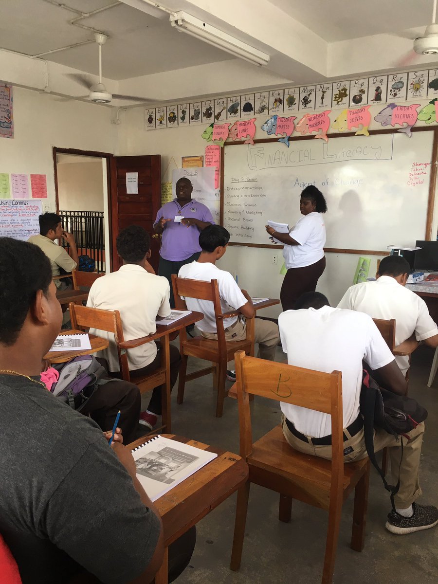 AbbyPHyde's tweet image. #ProjectBelize in action! My new Belizean friends discussing how we can all be agents of change. #LeadersServeHere