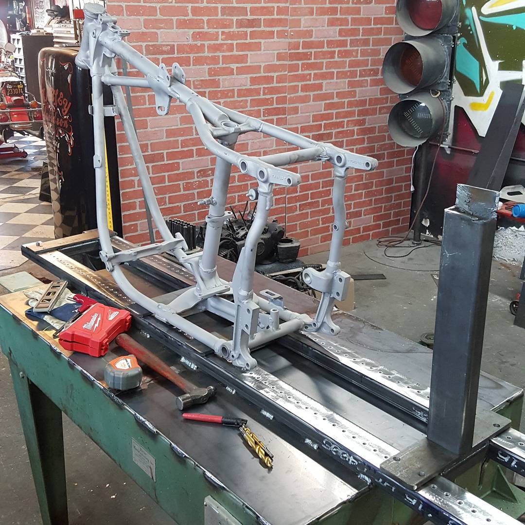 carter_customs's tweet photo. After getting stupid mad drilling and taping like 100 holes it's worth it everything is adjustable...#harleydavidson #welding #fab #dom https://t.co/j8ZV9icM6u