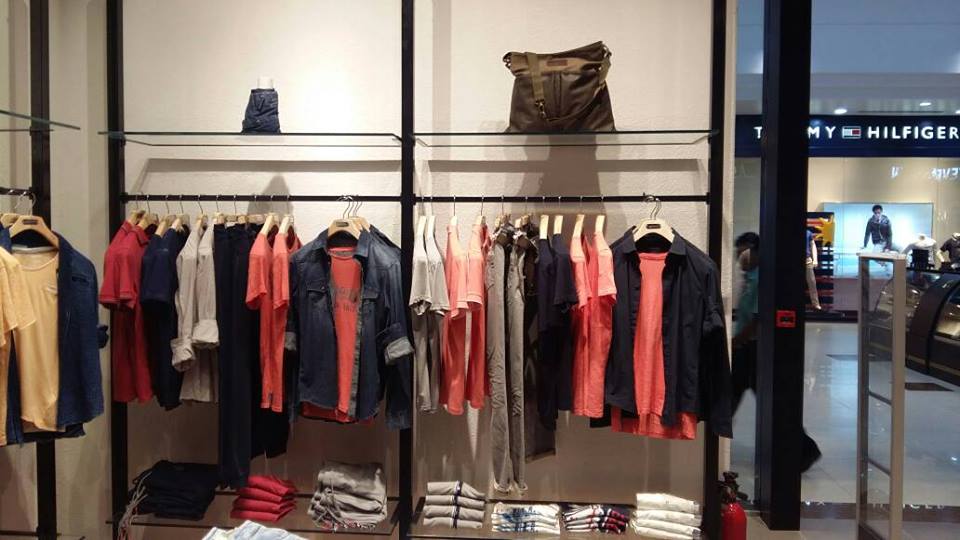 gas jeans showroom near me