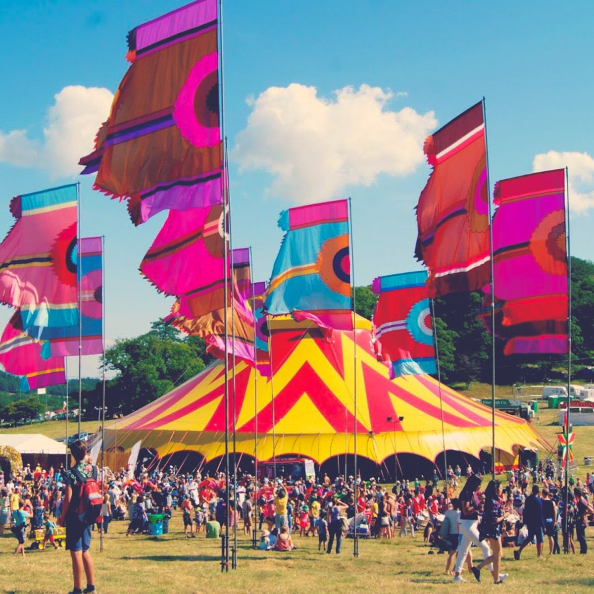 weknowfestivals's tweet image. Fancy dress, plenty of arts activities + great lineups keep @CampBestival popular + family friendly. Don&apos;t miss this UK gem! 27-30 July