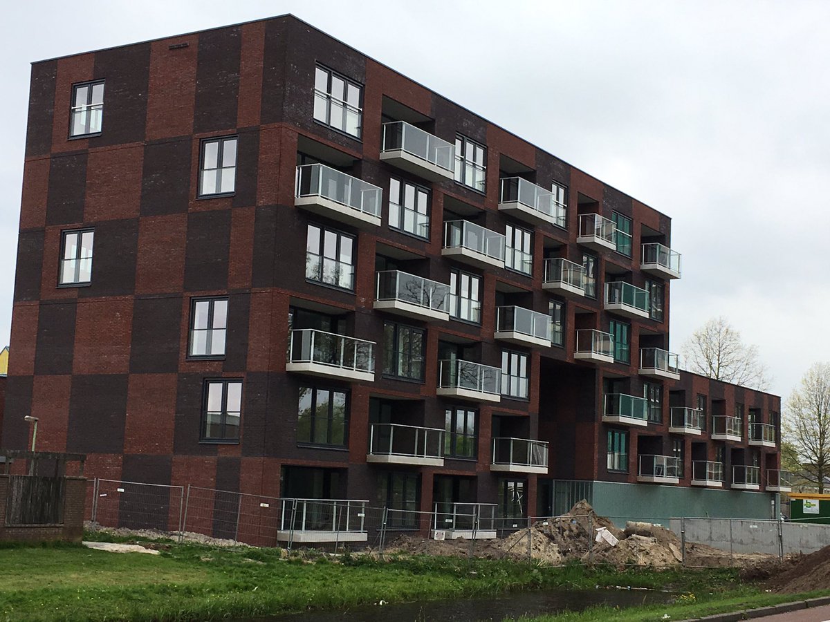 cfweelink's tweet photo. De Adelaar bijna klaar. Mooie appartementen aanwinst voor wijk Wolfsbos #Hoogeveen @Domesta @BrandsBouw https://t.co/aSZSRmtFGz