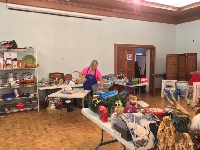 CCParishPCola's tweet image. #sneakpeek of the #rummagesale! Hot picks for parishioners tomorrow at 3; open to the public Saturday 8 am to noon.