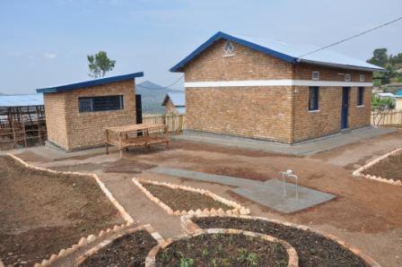 Rwandapolice's tweet photo. During #PoliceWeek2015 #RNP donated cows & constructed housed for the most econ. vulnerable survivors of the 1994 Genocide against the Tutsi https://t.co/dXmU4tUesn