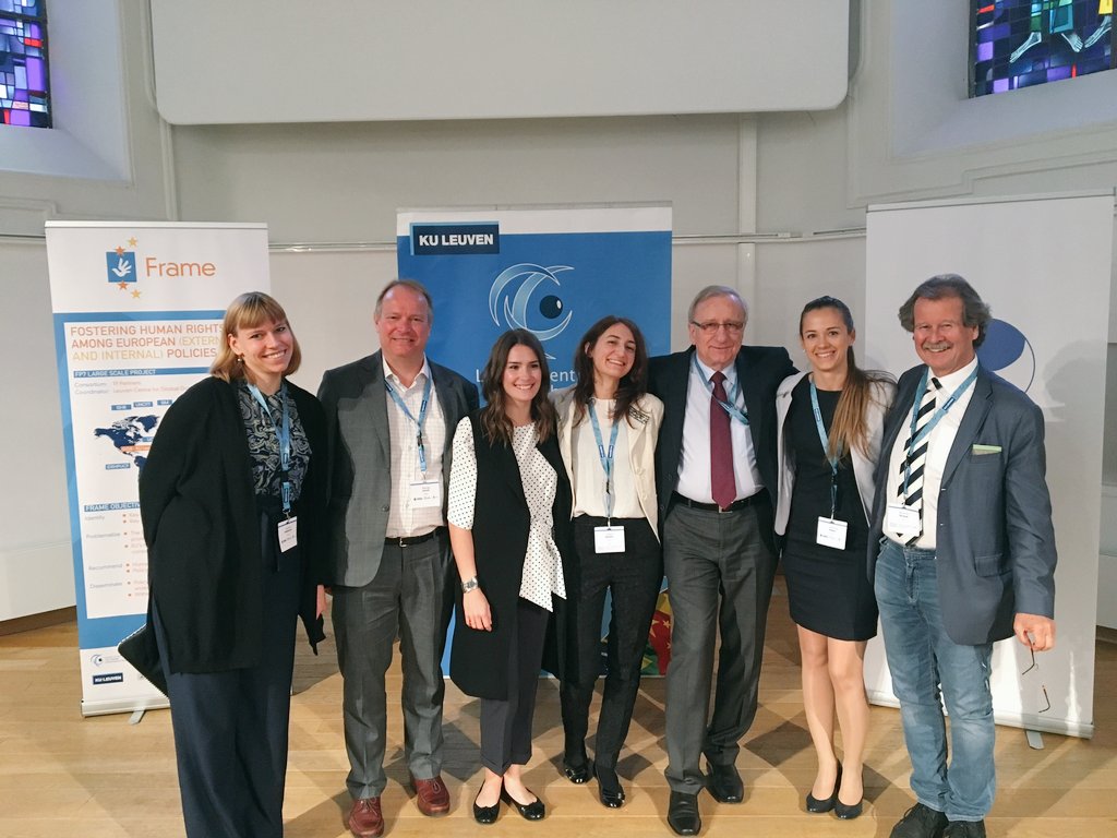 veronikahaasz's tweet photo. Cheerful @EIUC ambassadors at #AHRI2017 https://t.co/PhDzgbc8bx
