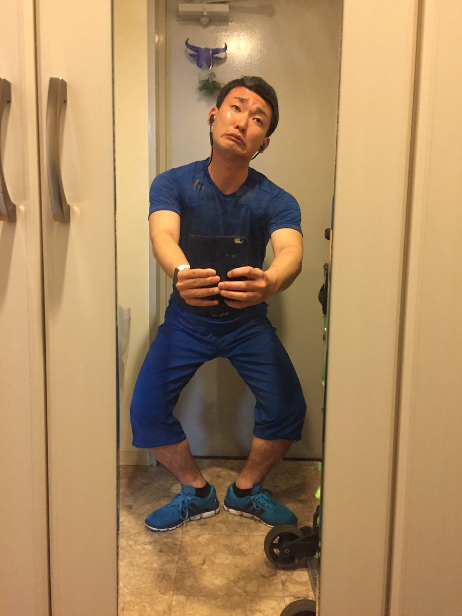 ボンバングー A Twitter そろそろ夏からの怒涛スケジュールに向けてトレーニングを開始しないとまずいなと 今さら気がついたので走り始めます 今回は食事制限はしません 食事好きだから辛いんです 週2走って 週3筋トレ ジャグリングして 仕事して 夏には美
