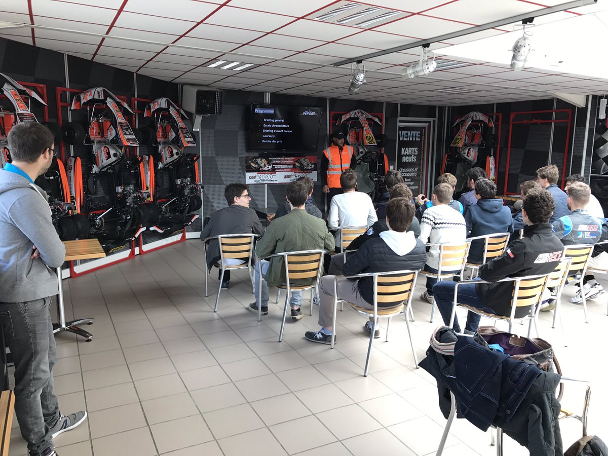 Le briefing commence... 10mn d'essais chronos et 20mn de course à suivre ! #VieAssoECE