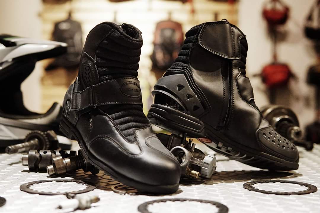 eiger riding shoes