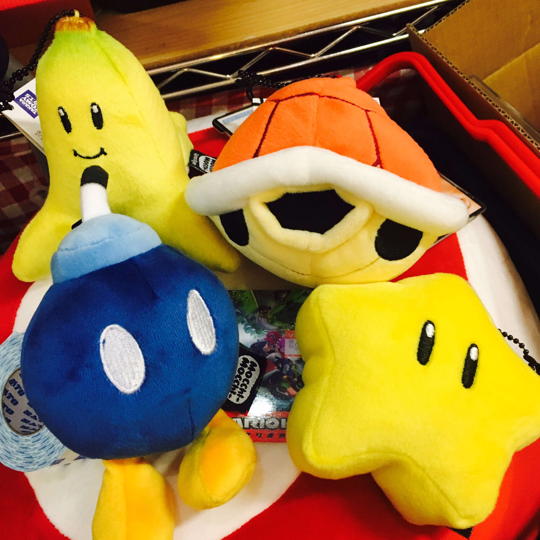 ヴィレッジヴァンガードイオン豊橋南 大人気もちもちシリーズに マリオカートが参戦 大きなスーパーキノコ たちと 小さめなアイテム達 個人的にはバナナがかわゆくて スーパーキノコはそれなりに 重量感もありましたよ