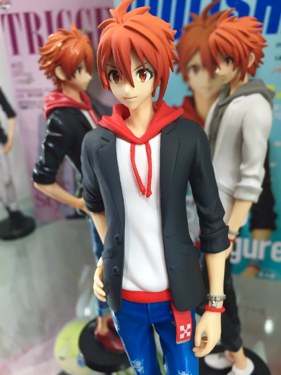 Namco梅田店 土曜日発売のアミューズメント一番くじ アイドリッシュセブン One Shot Style Figure Riku Nanase のサンプル展示開始 衣装のカラーが違うと雰囲気も変わりますね 天くんと並べてツーショットも アイナナ