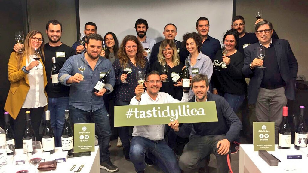 Experiencia #esenciagalega ayer con Nolo @FincaVinoa @quintacouselo & #FragaDoCorvo En un gran #tastidyllica gracias 👏 #vinodegalicia