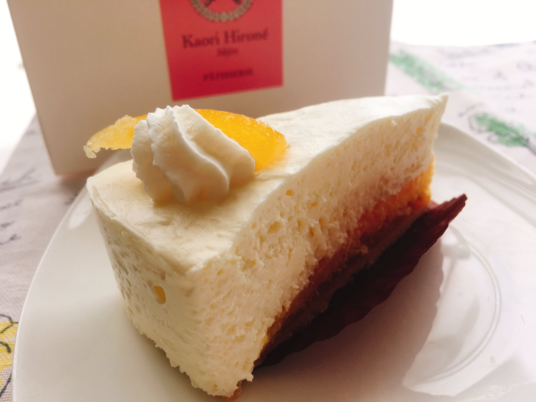 佐藤愛 スイーツ パンブロガー カオリヒロネ 目白 日向夏のレアチーズケーキ 自家製ドライフルーツの日向夏を使用した レアチーズケーキ 4層になっていて 上からレアチーズ スポンジ 日向夏 ドライフルーツ タルト生地 T Co Uv04k3pdgz