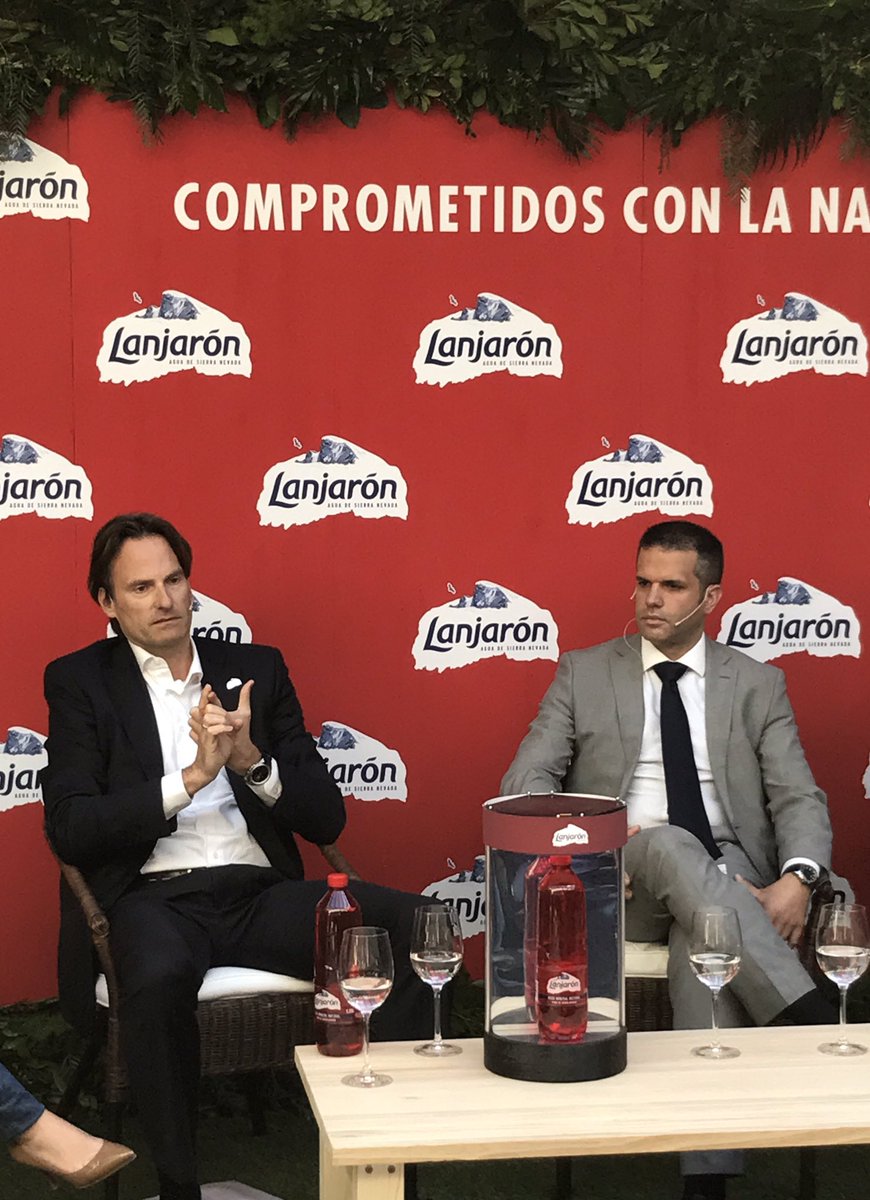 Descubrimento del nuevo producto de <a href="/AguaLanjaron/">Agua Lanjarón</a> 💧 RED #AguaPura con <a href="/shaRing_io/">ShaRing</a> 😊