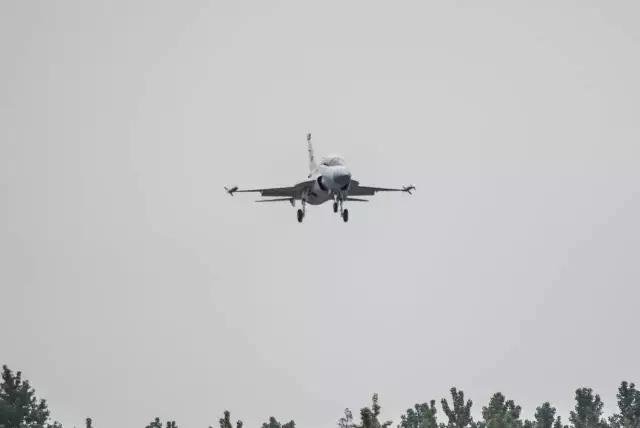  الباكستانيون يتحدثون عن مستقبل تطوير ال JF-17 Thunder C-aV9ONU0AEKTgH