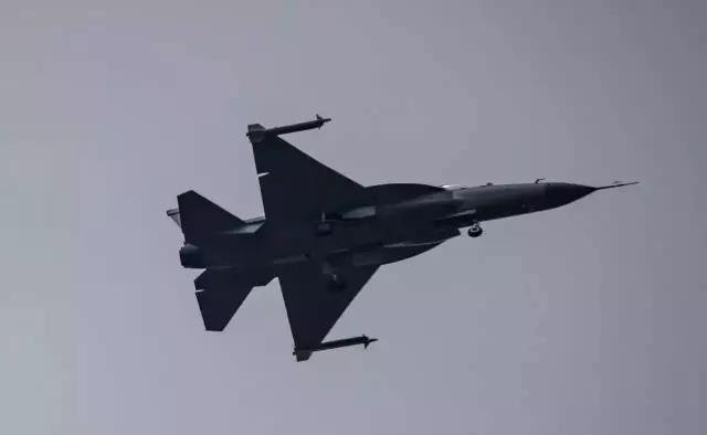  الباكستانيون يتحدثون عن مستقبل تطوير ال JF-17 Thunder C-aV9OWV0AAMdnQ