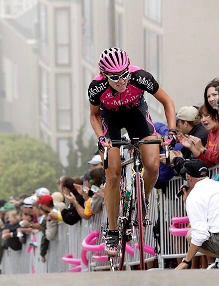 MariposaBikes's tweet photo. Olympian Dede Barry is going to be in CHICAGO to ride w/ the ladies CASUAL FRIDAY COFFEE RIDE
Meet @rapha 6:30 am pastries &amp; back at 8:45 https://t.co/4V8my1QVfx