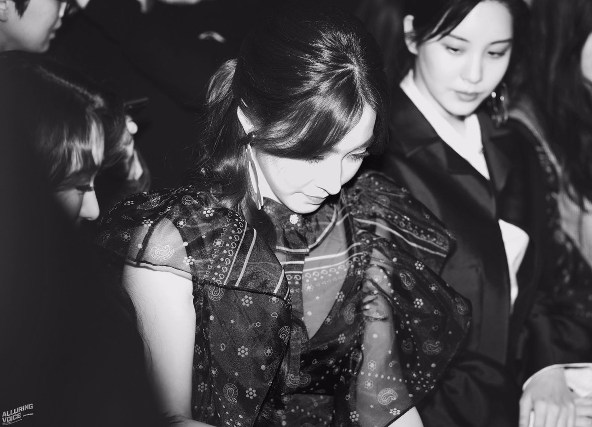 [PIC][28-03-2017]Tiffany và SeoHyun tham dự sự kiện ra mắt BST Thu - Đông của thương hiệu "FLEAMADONNA" trong khuôn khổ "2017 S/S HERA Seoul Fashion Week" vào chiều nay - Page 4 C-aVPNvUQAA8XzQ