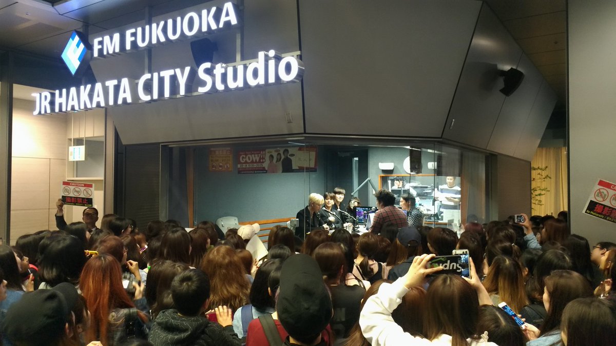 BapJapanstaff's tweet image. FM福岡『Hyper Night Program GOW!!』公開生放送に出演中！デヒョン、ヨンジェ、ZELOの3人です。場所はJR博多駅ビルの“FM FUKUOKA JR HAKATA CITY Studio”。たくさん集まって下さり本当にありがとうございます！