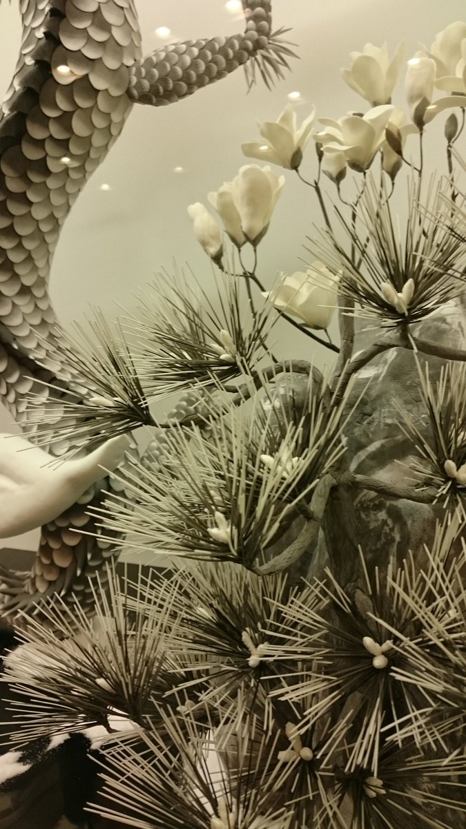 裏花火 お伊勢さん菓子博 こちらの作品もすごい お菓子で墨絵の龍を作っているのです 私たちが見に行った時間が遅かったので人も少なくてゆっくり見られました