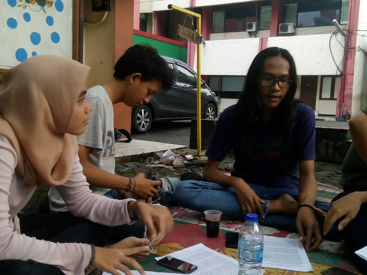 diskusikamisore's tweet photo. Durkheim Itu klasik tp bukan tak menarik. https://t.co/phkeYO1XdW