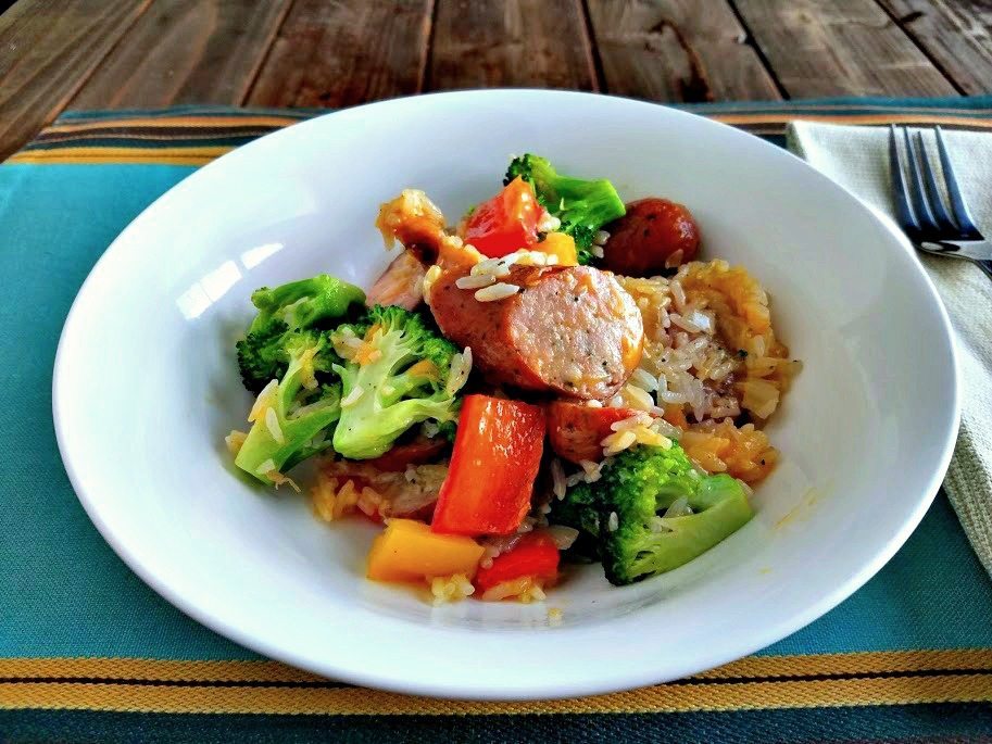 Smoked Sausage and Cheesy Rice Skillet #onepan #weeknight #dinner #recipe #sausage bit.ly/2iok6WZ