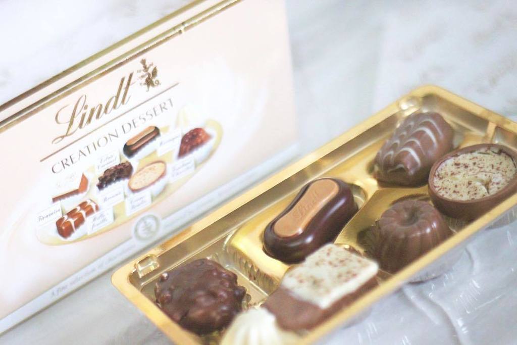 Afternoon snack anyone?⠀
⠀
#chocolate #chocolatelover #lindtlove #lindt #dessertporn #dessertcollection #lindtchoc… http://ift.tt/2oOUWQd