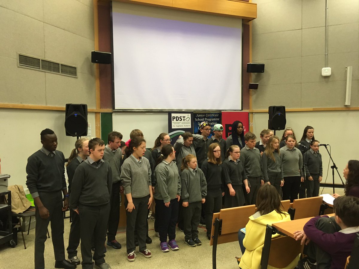 jcsplibraries's tweet image. Scoil Bernadette raise the roof at #WRaPParound. Brilliant!