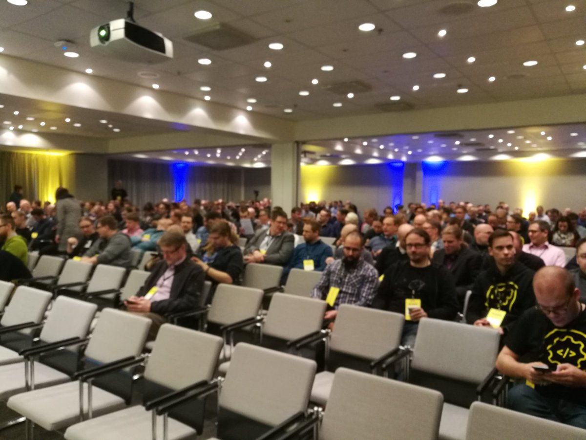 Jarkko_Moilanen's tweet image. #DevOps2017 Stagelle vähän ajan päästä. Aiheena api developer experience ja @APIOps. Hyvin väkee :)