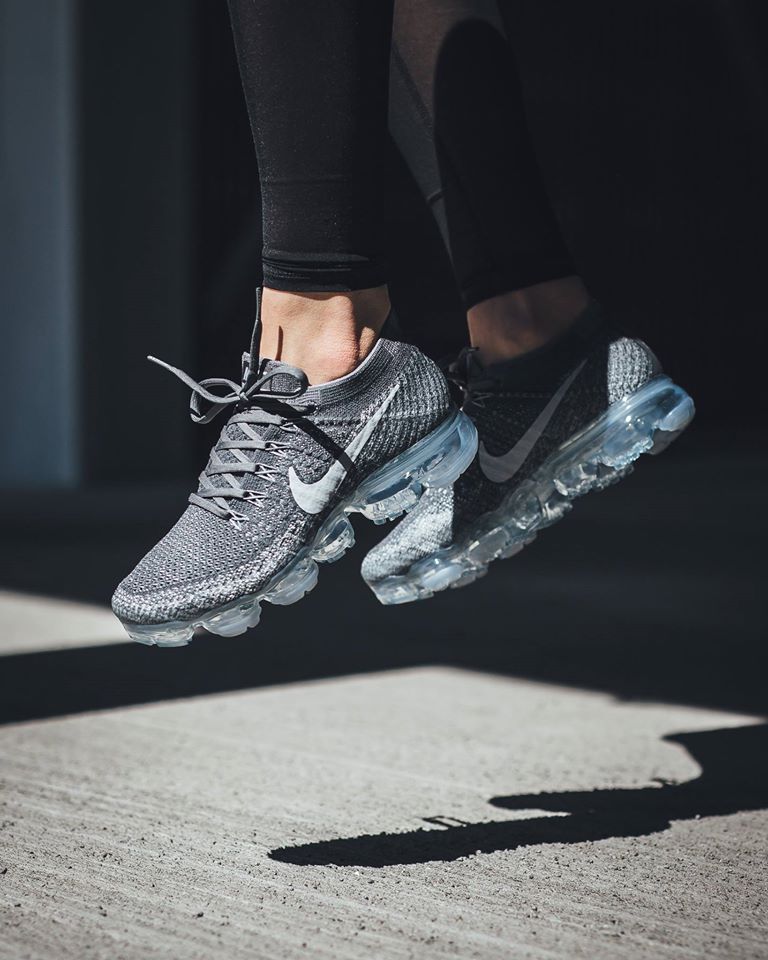 womens black nike vapormax