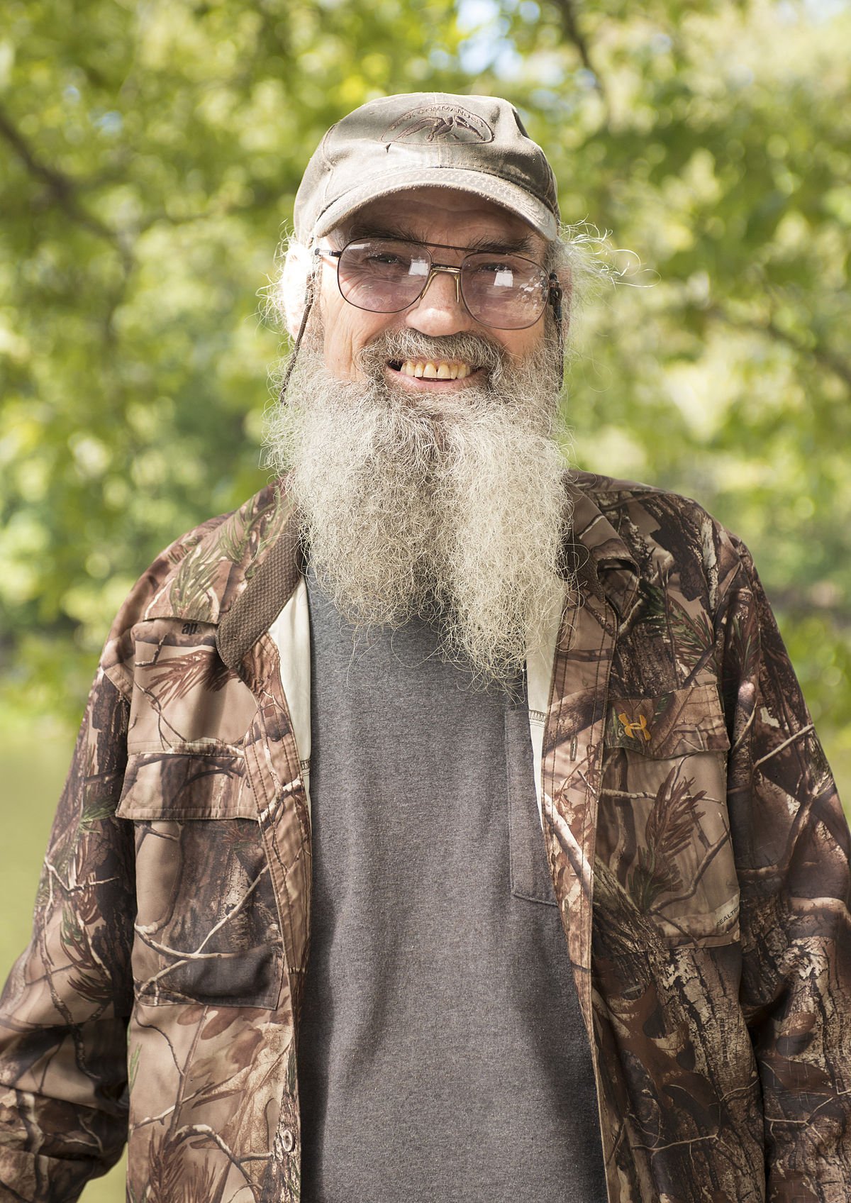 Happy Birthday to Si Robertson of from WKDW Radio in 