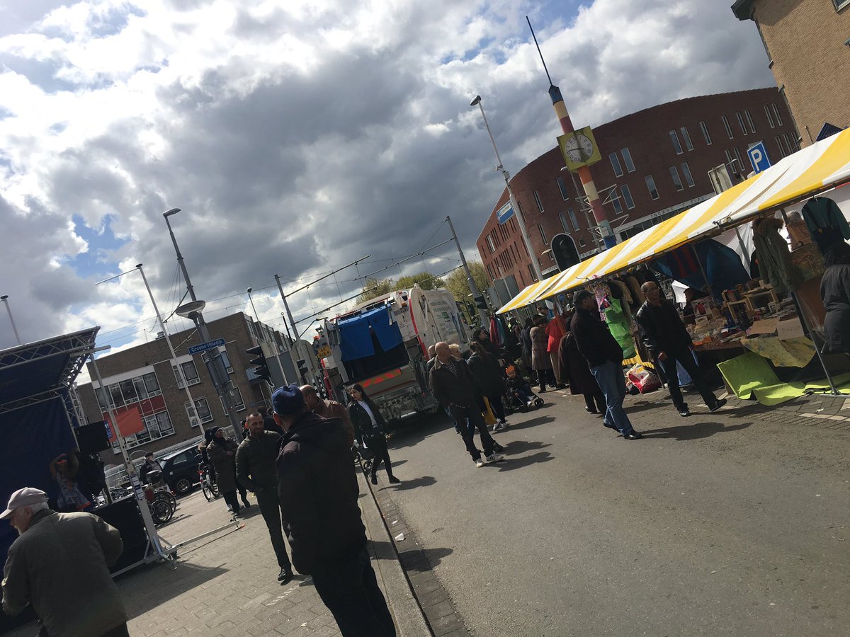 Overbeekeonge's tweet image. Lang leven  de @Koning_NL!!
Gelukkig hebben wij veilige #roadblocks in @rotterdam zuid!!!
Dank aan de @RotebRotterdam