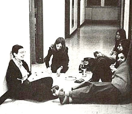 TBT: A "floor meeting" in Laurel Manor, 1977.
 #GoMounties #MansfieldU #tbt #LoveMU