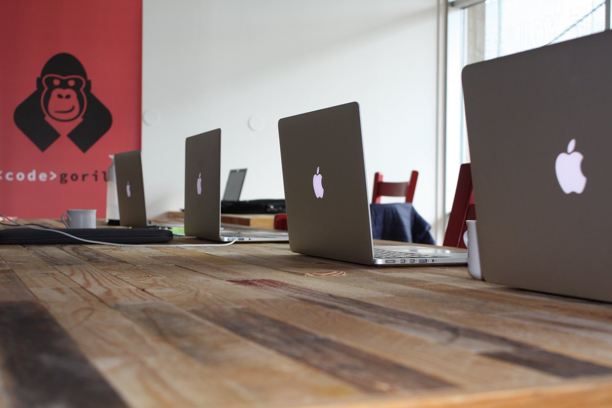 CodeGorillaNL's tweet image. Zelfs op Koningsdag zijn de CodeGorilla&apos;s gewoon druk aan het ontwikkelen! #Bootcamp #AgileLearning #CodeGorilla #WeCode