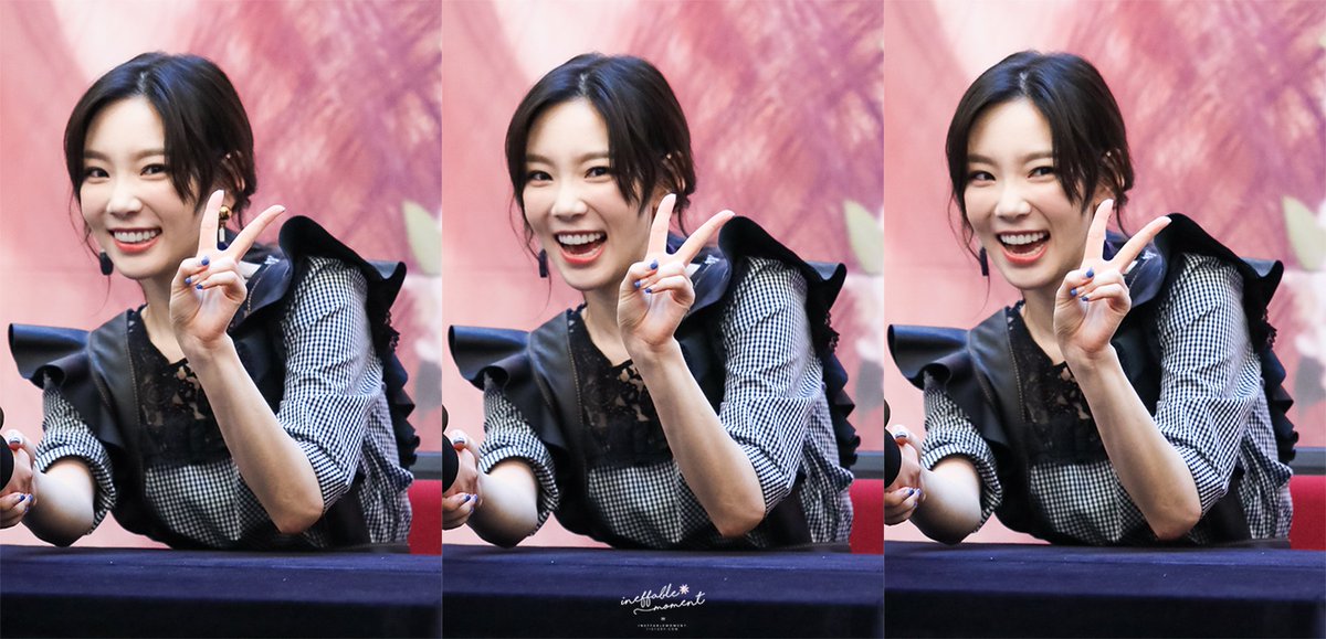 [PIC][16-04-2017]TaeYeon tham dự buổi Fansign cho “MY VOICE DELUXE EDITION” tại AK PLAZA vào chiều nay  - Page 5 C-azqx3VYAAyWAz