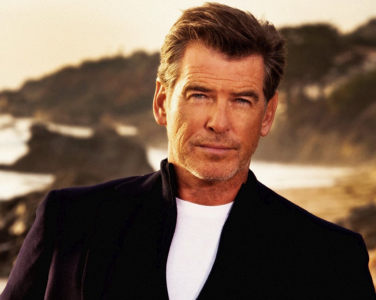 Happy 34th Martian Birthday Pierce Brosnan!  Remessage 