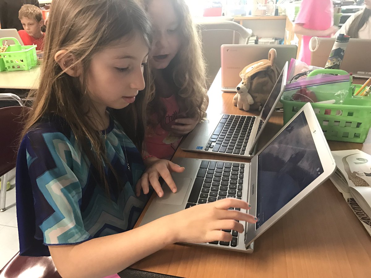 borio29's tweet photo. Celebrating our research work by viewings classmates' slide shows. #ellingcen https://t.co/PZI4r89jEQ