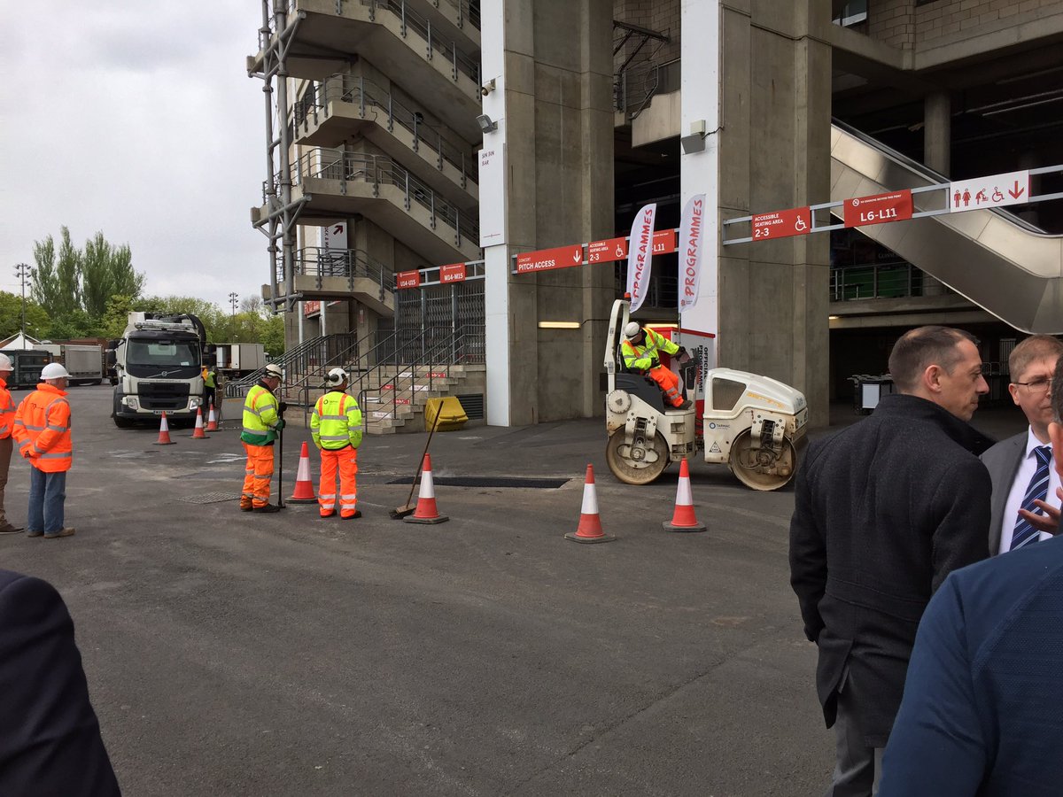 KevinEuroblend's tweet photo. A tremendous day at Twickenham demonstrating the EUROPAVER #asphalt #hotmix #twikenham #hot#permanent#repairs @euro_blend https://t.co/VC9tYVFsX3