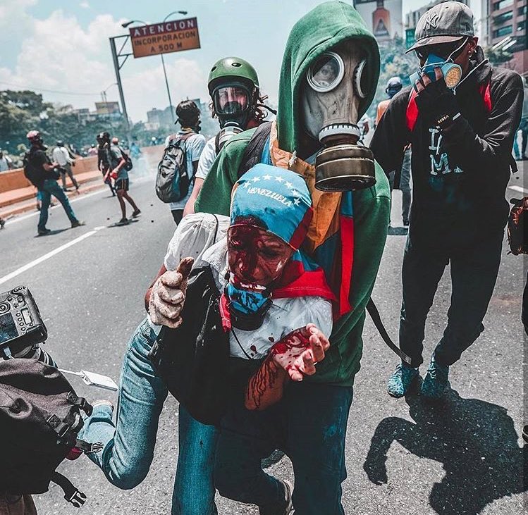 Javierito321's tweet photo. Es curioso ver un hashtag chavista en honor a la mujer mientras vemos sucesos como los de estas imágenes 

#MujerEsPatriaSoberana #27Abr https://t.co/9RPaOFuqYp