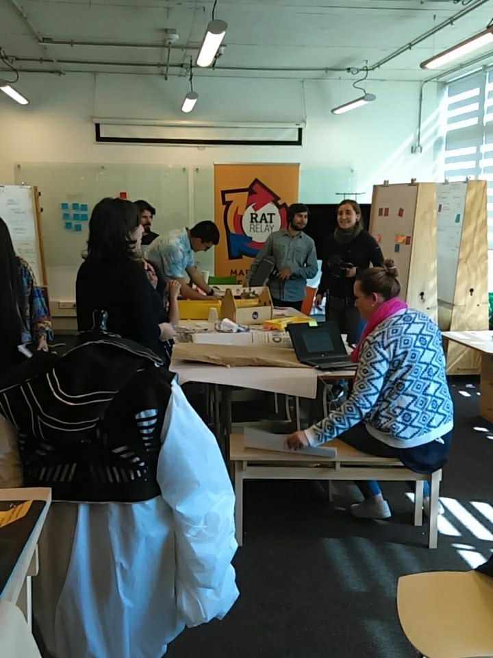 francisco_isla's tweet photo. En @DuocUC Viña equipos trabajan en desafío #ratrelay con la red @AaltoUniversity #DesignFactory https://t.co/JZo8qEGXLZ