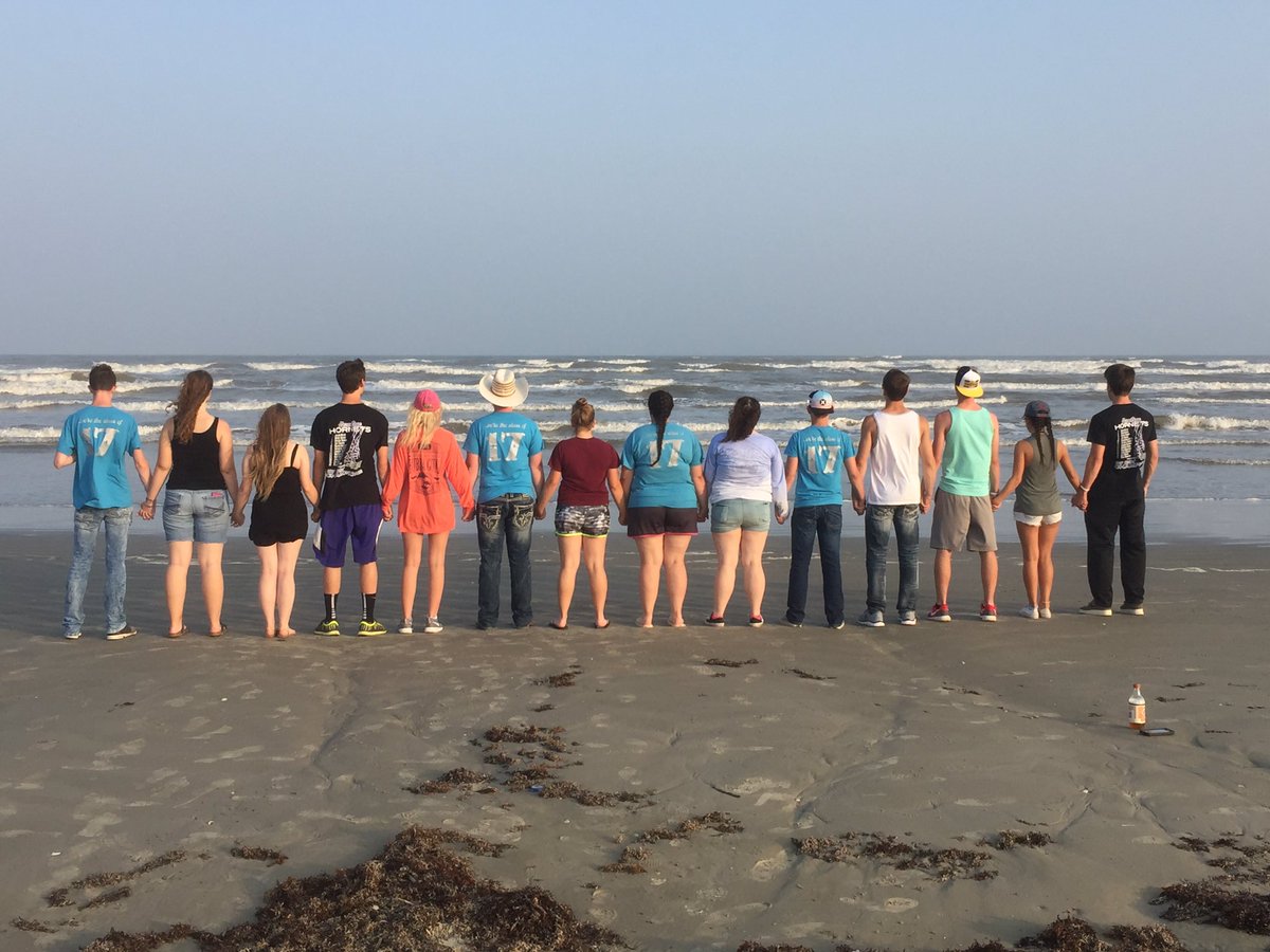 jillsalmon's tweet photo. One last goodbye at the "ocean" (aka Gulf of Mexico) last night. Back in MO for our last supper (aka breakfast) at Joplin @IHOP. #srtrip17 https://t.co/o3kx4tqPGS