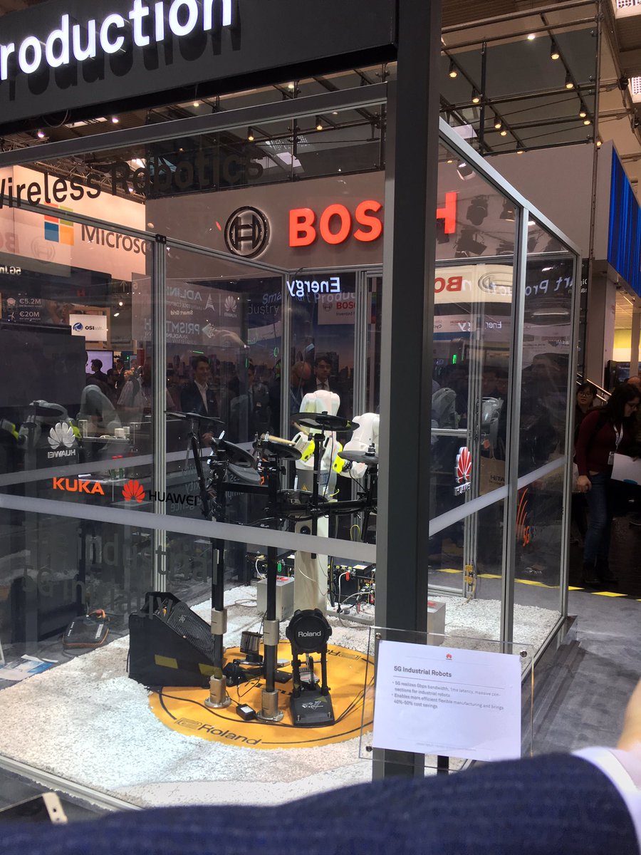 WengsiDuverdier's tweet image. French-Chinese Day #CréativeIndustry #hmi17 @hannover_messe Tour on @Huawei of @BF_Industrie @industrie_futur @hautsdefrance @regiongrandest