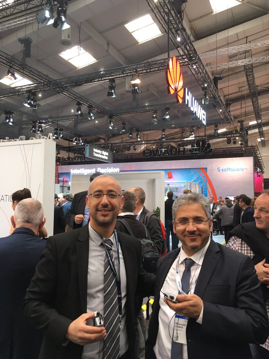 WengsiDuverdier's tweet image. French-Chinese Day #CréativeIndustry #hmi17 @hannover_messe Tour on @Huawei of @BF_Industrie @industrie_futur @hautsdefrance @regiongrandest