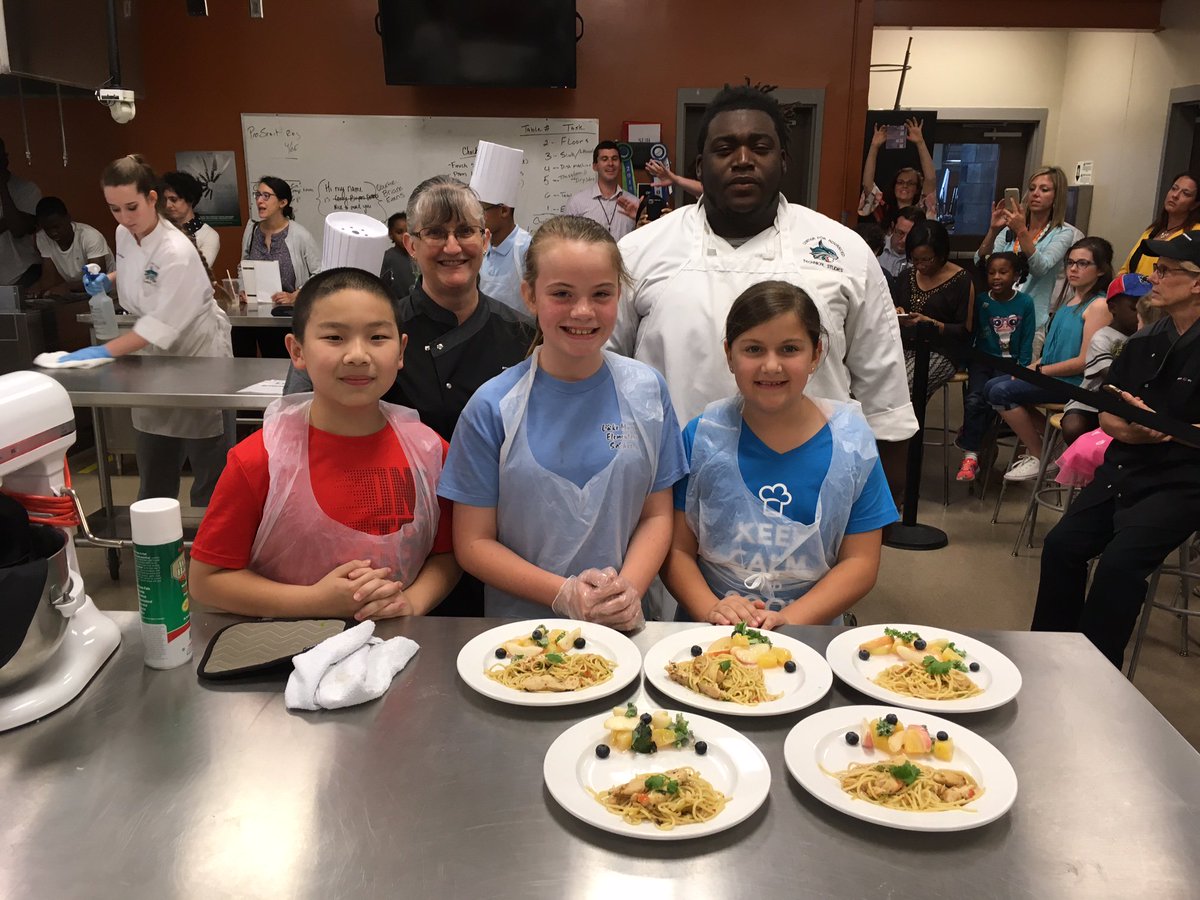 LexRich5Schools's tweet photo. D5 held the 5th annual Chopped competition! Great job to all the contestants and the winner @IrmoElementary! https://t.co/iXvo10v1Gj https://t.co/pfdpRnAmTg