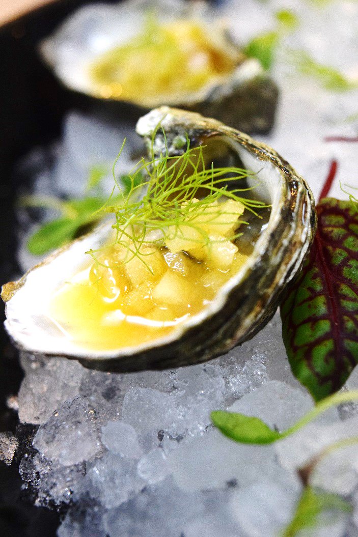 WildSeaLasOlas's tweet photo. Come on by & enjoy our oysters (and more)! #ThursdayThoughts #KillerHummus #FreshlyPrepared #GrowOurOwnHerbs #ChefToby #CrabCakes #Mussels https://t.co/tUY5V5yckm