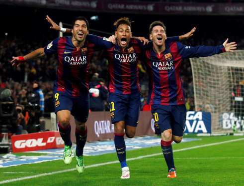 Estatisticaspfc's tweet image. MAIOR TRIO DE ATAQUE NO FUTEBOL ESPANHOL
Na temporada de 2014 e 15,Messi,Suárez e Neymar Jr., que marcaram um total de 120 gols somados.