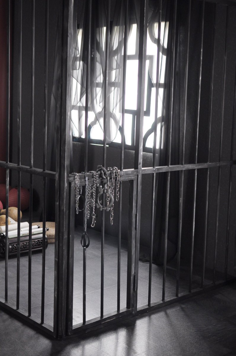 中華スタジオ蓮スタ コスプレ向け 和風やアラビアンも Sur Twitter 新ブースのお知らせ 牢獄ブース 完成致しました 可動式の為 背景を中華or黒背景でご撮影頂けます 扉も開閉可能 鎖や鍵 手枷などもあわせてご利用ください 蓮スタ